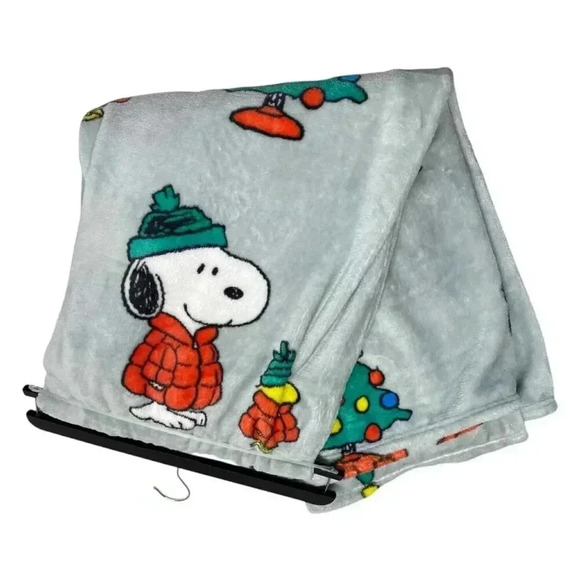 Peanuts Snoopy Woodstock Christmas Tree Plush Throw Blanket 50x70 Gray Holiday - Picture 5 of 6